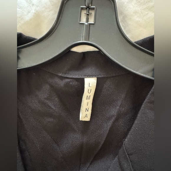 Black cropped button up - Picture 4 of 4